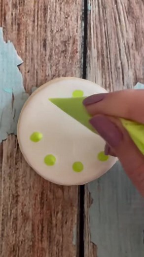 A super easy sugar cookie wreath #sugarcookies #royalicing #christmascookies #cookies #decoratedsugarcookies #decoratedsugarcookies | The Cookie Box Club