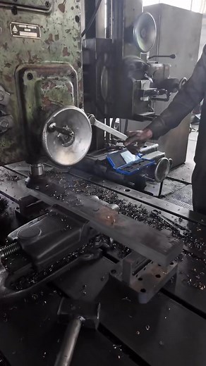 Using a shell cutter on the long bed mill for surfacing operation 🛠️✅ #machining #manufacturing | مصنع الجندى للصناعات المتطورة-El Gendy for Advanced Industries