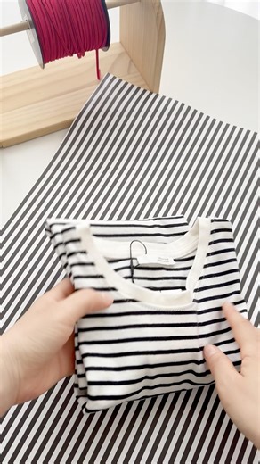 [ASMR] "상자 없이 티셔츠 포장하기" 이렇게 쉬워도 되는 거야? 👕 #티셔츠포장 #상자없이포장하기 #선물포장꿀팁 #의류포장 #살림의지혜#포장전문가#선물포장예쁘게하는방법