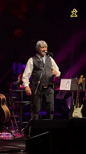 Drupi během písně „Fragile“ doslova rozsvítil celý sál. 🤩 Stačila jediná skladba a publikum se spojilo v jeden magický moment. Píseň „Fragile“ připomněla, proč je Drupi legendou, která dokáže dojmout i po letech. 💛 #RaaaadioImpuls #Impuls | Rádio Impuls - Ráááádio