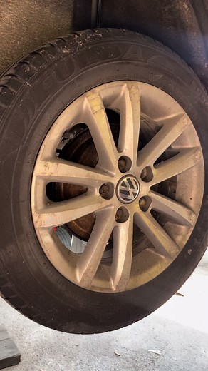 Remplacement des mâchoires de frein arrière sur une Volkswagen Polo 4