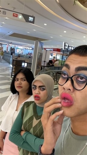 This hijab woman is furious