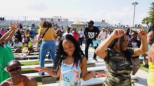 295K views · 3.5K reactions | EARLY BIRD TICKETS ON SALE NOW: The Black Food Truck Festival is back April 25th-27th in Charleston, South Carolina and it’s bigger than ever! More food from the best food vendors in the country  Live music, DJs & entertainment VIP lounge & day parties Fun for the whole family‍‍‍ LOCK IN YOUR EARLY BIRD TICKETS NOW before prices go up! | Black Food Truck Festival | Facebook