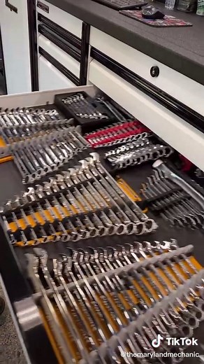 Exploring the Massive Snap-on Epiq 84 Tool Box