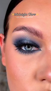 Midnight glow 🌙 How to do a navy Smokey halo eye with glitter 🫶🏼 EYES @narsissist eyeshadow primer @charlottetilbury ‘denim dimension’ eyeshadow palette @rimmellondon blue liquid eyeliner @maybelline firework waterproof mascara #makeuptutorials #makeuptutorial #eyemakeupideas #bluemakeup #uk | Amy Johnston Art