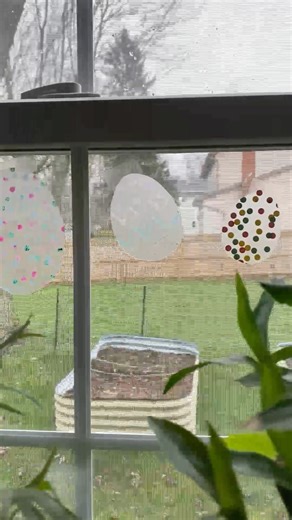 Last minute Easter craft!! #funcrafts #craftathome #craftsforkids #kidscrafts #kidscraftideas #kidscrafts101 #eastercraftsforkids #eastercrafts #easteractivities #easteractivity | Construction Paper Crafts for Kids