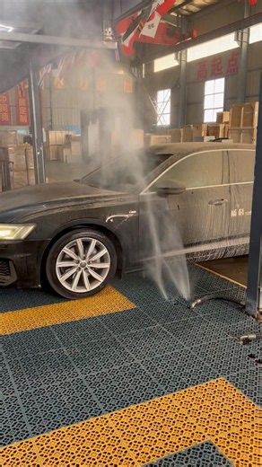 Automatic car wash cleans dirty Audi cars #automaticcarwash\r#carwash\r#detailing\r#carwashlo
