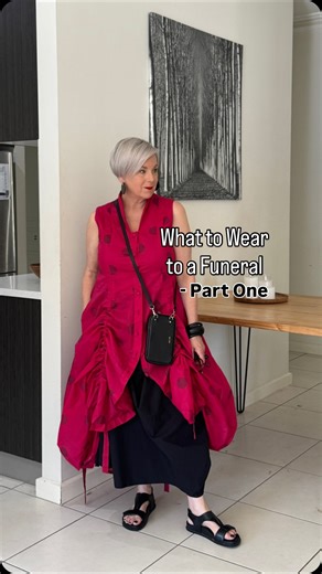 Not sure what to wear to a funeral? You’re not alone. I’m often asked what’s appropriate for funerals and memorial services, and this week I attended two myself. When we’re grieving, it can be a little stressful working out what to wear. So I wanted to share a few gentle suggestions — starting here and continuing in my next reel. If you spotted my outfit before you read this, you may be wondering ‘what was she thinking’, well it was intentional. The family shared a DRESS CODE and asked guests to