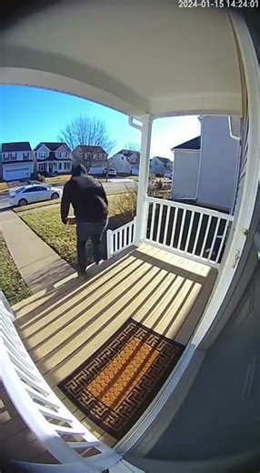 Doorcam: Glitter Bomb Ambush Explodes On Fleeing Package Thief 💥🎨✨ #GlitterBombRevenge