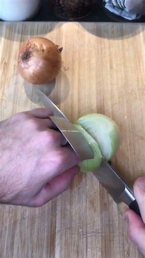 Slice like a pro, fingers intact ✨ #KitchenHacks #CookingTips #KnifeSkills #Foodie #CookingLife