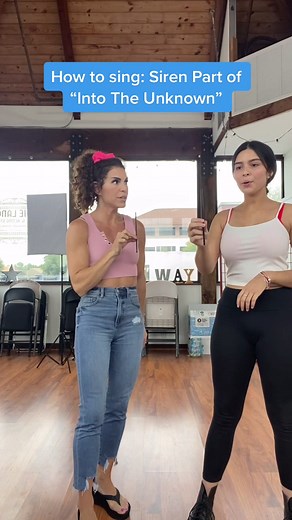 Learn how to sing like Elsa’s siren! ❄️💙 #frozen2 #intotheunknown #vocalcoach #disney
