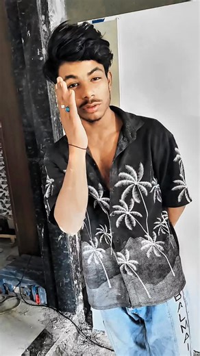 Roster Jamal on Instagram: "Great 🔥 Tumhara profile already reach + views ke maamle me strong hai (2.5M views / 30 days 👏). Ab thoda branding + conversion pe kaam karte hain taaki followers leads / paid work me convert ho. Main point-by-point full optimization plan de raha hoon 👇 --- 1️⃣ Profile Picture – Feedback & Improvement Current situation (image se): Face visible hai 👍 Thoda dark / casual lag raha hai Reel creator ke hisaab se “brand recall” kam hai Improve kaise karein: Clear close-u