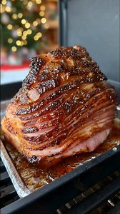Maple Glazed Christmas Ham (No Alcohol Version) Ingredients: Ham: 1 bone-in spiral ham (8–12 lbs) Whole cloves for studding (optional) FULL RECIPE IN THE FIRST COMMENT👇👇 | Daily Recipes