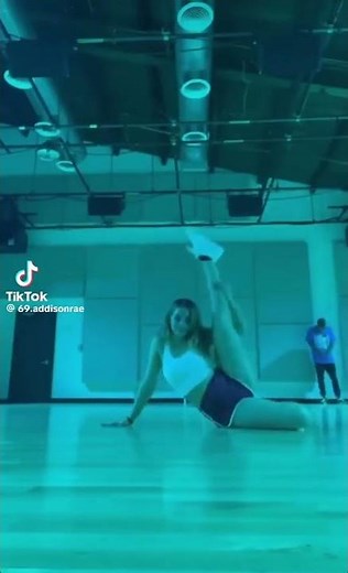Addison Rae twerking