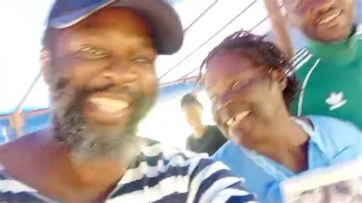 FIER DE VOUS PRÉSENTER " MÈRE NOËL"🤩😎 Elle a 70 Ans et s'appelle " MAMA HILTON"🥰 MAMA HILTON est une Star de mon quartier à YAOUNDÉ. Sa célébrité est liée à son immense générosité..... VENDEUSE de BHB- Beignets - Haricots -Bouillie..... Elle a élevé TOUT UN QUARTIER alors qu'elle n'était qu'une simple veuve qui cherchait y'a une trentaine d'années à nourrir les enfants que son défunt mari vient de lui laisser..... Sa générosité...Sa sensibilité...Son Humour... pour les enfants du quartier....