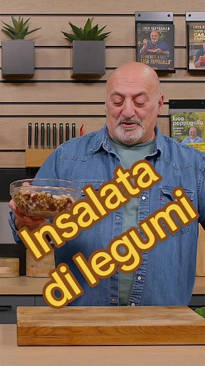 L’insalata di legumi è un tripudio di colore, freschezza e nutrimento, perfetta per chi cerca un piatto bilanciato e saziante senza appesantire. #casapappagallo #lucapappagallo #ricette #ricettadelgiorno