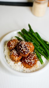 Teriyaki meatballs Ingredients: -minced beef -Salt&pepper -garlic powder -breadcrumbs -egg Teriyaki sauce -soy sauce -sesame oil -rice wine vinegar -honey or brown sugar -water -cornstarch Method -mix all the meatball ingredients and form the balls,place in the fridge for 20 mins. -in a pan, add oil and cook the meatballs ,brown all sides. -to the same pan,add in the teriyaki sauce mixture and cook until thickened and reduced,add back the meatballs and cook for a further two 10mins. #teriyaki #t