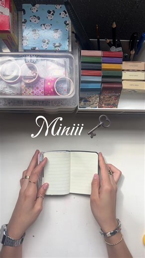 Extrañaba las páginas vintage 🥹 También tienes un scrapbook mini? 🤎 #mini #fyp #stickers #ttshop