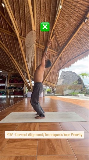 Alignment correction #Shorts #YouTubeShorts #YogaShorts #YogaAlignment #yoga #RightVsWrong