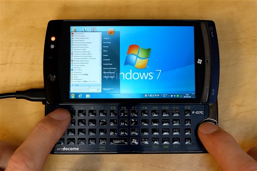Fascinating Look Back at the Fujitsu LOOX F-07C, a Smartphone from 2011 That Can Run Windows 7