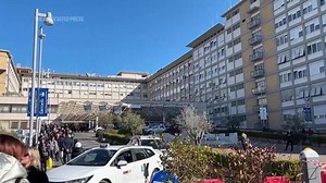 Pope Francis completes one week in the hospital and doctors try to cure him of pneumonia in both lungs