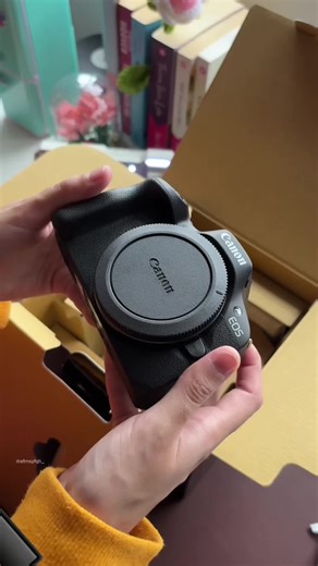 My first camera 📸, camera raya 🫣 Alhamdulillah, hadza min fadhli rabbi 💓 rezeki for this year. Semoga digunakan utk mencari berusaha lebih gigih 🥰 #unboxingcanoneosr50 #canoneosr50 #myfirstcamera #mirrorlesscamera #photography