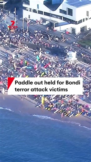 1.7M views · 55K reactions | Mourners paddled out at Bondi Beach to remember the victims killed there on Sunday. A minute of silence was held by those heading out from the North Bondi Surf Club, as part of the moving tribute scheduled from 6.30am. #bondi #paddleout #northbondi #bondibeach #tribute | 7NEWS Brisbane | Facebook