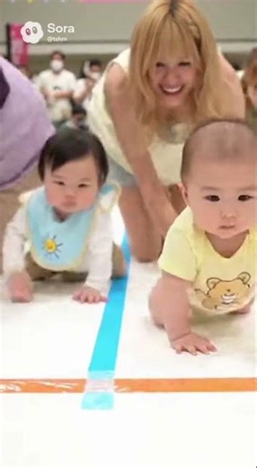 Cute Baby Crawling Race! 👶💖 赤ちゃんのハイハイレースが可愛すぎる！