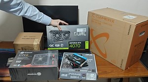 9000元 R7 9700X+4070 未知玩家X200纯黑小钢炮 华硕板卡 2T硬盘直接拉满。当然这款机箱上个240水冷更好看。