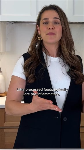 Ultra-processed foods are designed to be incredibly craveable, making mindful eating more important than ever. This isn’t about labeling foods (or yourself) as “good” or “bad.” It’s about making empowered choices that honor both your body and your cravings. Beginner's guide to mindful eating 👉 https://bit.ly/3O27fJs Before you read it, we reviewed it. Post Fact Checked By: Healthline Medical Standards & Insights Team Post Review Date: 1/30/26 Article Medically Reviewed By: Alissa Palladino, MS,
