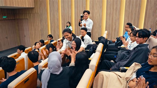 “មិត្តភក្តិរបស់ខ្ញុំខ្លះសប្បាយចិត្ត ហើយខ្លះទៀតថាដូចយល់សប្តអញ្ចឹង តែនេះជាការខិតខំប្រឹងប្រែងរបស់ពួកយើងរាល់យប់ទើបបានឈ្នេះក្នុងថ្ងៃនេះ” – ក្រុម Komnot ✨💪 🏆តោះ! មកស្តាប់ក្រុមជ័យលាភីលេខ១ ក្នុងថ្ងៃបទបង្ហាញនវានុវត្តន៍បរិយាបន្នហិរញ្ញវត្ថុទាំងអស់គ្នា ដើម្បីជ្រាបថា ពីក្រោយភាពជោគជ័យរបស់ពួកគាត់ គឺមានអ្វីខ្លះ? --- “Some of us are overjoyed, while others still feel like it’s a dream. But today’s victory is the result of our hard work and sleepless nights.” – Team Komnot. ✨💪 🏆 Meet the champion of Finclusio