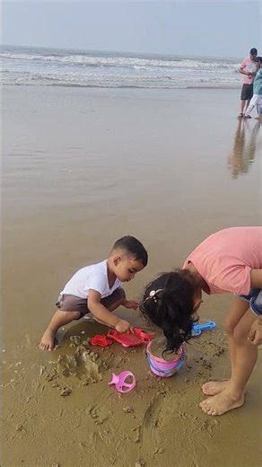 play with beach 🏖️⛱️ toy.#Shorts Kinza Atif.