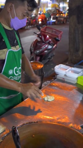 STUFFED Banana & Coconut Thai Roti Pancake in Bangkok | Street Food Tour in Bangkok, Thailand