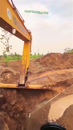 Cutting soil on a slope with a trapezoidal excavator bucket