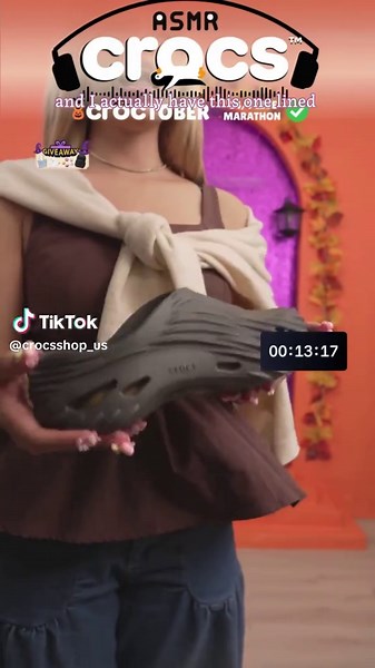 Crocs Adult Echo Wave Clogs: Comfort & Style