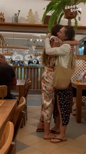 Niece bursts with joy during heartfelt reunion with her aunt