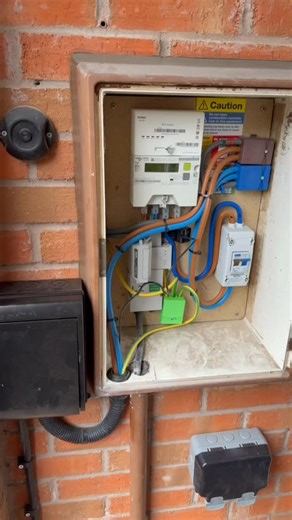 🚗⚡ Another EV Charger Install Completed! ⚡🚗 Today we installed a new EV charger complete with its own dedicated distribution board, fully equipped with SPD and RCBO protection for maximum safety and performance. All work is fully certified and the installation has been notified to the DNO as required. A tidy job, a safe setup, and a happy customer! If you’re looking to future-proof your home with an EV charger installation, feel free to get in touch for a quotation. 🔧⚡ #evec_uk #EVCharger #EV