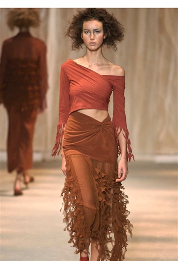 #bettinaweitze for #romeogigli spring/summer 2002 #fashiontok #model #viral