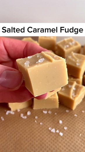 5-ingredient Salted caramel fudge #saltedcaramel #fudge #caramel #tiktokfood #foodtok