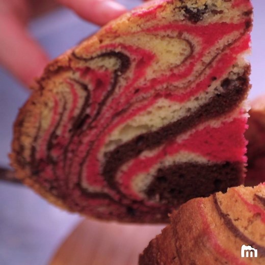 [What The Food ?!] Mettez de la couleur et du coeur dans votre gâteau 💗 La recette ➡️ http://bit.ly/2yC5DOA | Marmiton