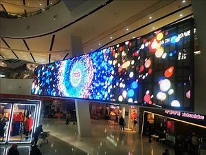 [Hot Item] Transparent HD Glass Window Video Wall Screen Curtain Advertising LED Display