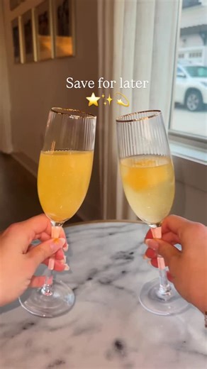 Kelly Ann Schwartz🤠Nashville Lifestyle Blogger | Mimosas but make them magical! ⭐️⭐️Comment “Magic” and I’ll send you links to edible glitter and star ice cube tray! The perfect drink for... | Instagram