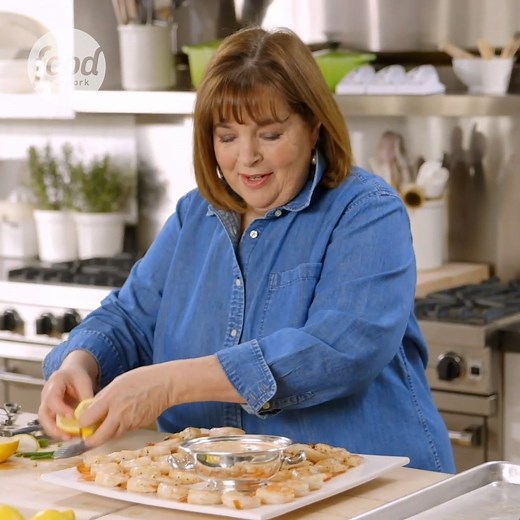 Ina shows us her simple and effective shrimp cocktail - perfect for impressing guests! 🍤 #BarefootContessa #BarefootContessaBackToBasics | Food Network UK