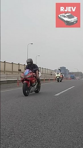 ナンバー跳ね上げイケイケバイクは検挙されるのか？FJR白バイ取締り🚨