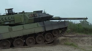 16K views · 516 reactions | Testing of the new Danish Leopard 2A7 main battle tank. The Royal Danish Army (Hæren) operates 57 Leopard 2A5DK (equal to Leopard 2A6 minus the L/55 gun) and 6 Leopard 2A4 (for spares) from German stocks as of 2004. 44 tanks are to be upgraded to A7V standard, with Danish modifications, between 2019-22. | Military Leak | Facebook