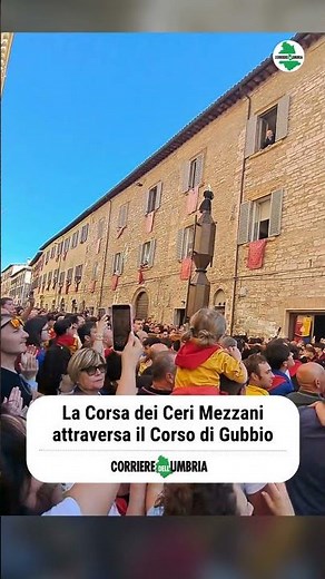 La Corsa dei Ceri Mezzani attraversa il Corso di Gubbio