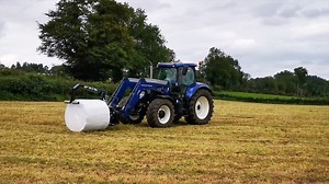Watch the JM Agri Bale Lifter in action 🎥 ✅ Easy loading & unloading ✅ Patented over arm design ✅ Grab bales from any angle ✅ Check valve ensure consistent grip ✅ The over-arm supports two rotating rollers to ensure bales are handled without damaging the plastic wrap View the full JM Agri Bale Lifting range & contact a dealer on Farm Compare by visiting ➡️ https://bit.ly/2PTxGzW JM Agri-Design | Farm Compare