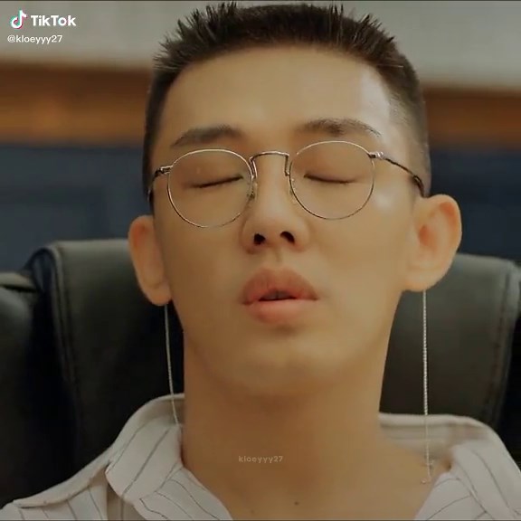 Yoo Ah In Chicago Typewriter: Cinnamon Scene and Blooming Memories