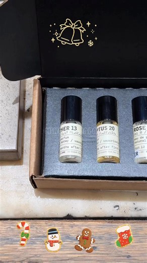 LE LABO 耶誕限定組合 𝗗𝗜𝗦𝗖𝗢𝗩𝗘𝗥𝗬 𝗦𝗘𝗧 𝟱𝗺𝗹 𝘅 𝟲 集結六大經典香氛‼️ 非常划算 官網下單 ➡️ https://reurl.cc/NNjaMm 噴頭設計超級方便 把握一年一度入手機會 🎄ANOTHER 13 使用大量龍涎香，接著再將麝香、茉莉花、梨子、雪松的氣息一點一點織入，打造出極度貼膚、薄薄一層的乳香奶脂感。 🎄EUCALYPTUS 20 以麝香和乳香為底，尤加利樹和雪松木的清新氣息在強韌溫暖的岩薔薇香調襯托下益顯柔和。 🎄ROSE 31 前調異域感的孜然香料展現個性的開場，隨著時間推移，雪松、麝香揉合著玫瑰花瓣的氣息慢慢散出，自帶一種沉靜，溫婉卻充滿魅力。 🎄SANTAL 33 大量的木屑皮革味，緊接鳶尾及雪松，參雜著紙莎草與小豆蔻增加木質調的清晰，最後則是進入平穩寧靜的檀木香。 🎄THÉ MATCHA 26 前味是滑順無花果氣息，柔軟岩蘭草和雪松木為香氣打底，誘人的苦橙穿插其中，帶有點孤高的木質清香，完美展現了大自然的內斂與深沉。 🎄THÉ NOIR 29 加入茶的基調，所以香氣中有一股乾燥感，一開始會聞到