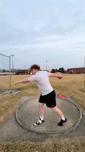 Mastering the Techniques of Slinging and Throwing in Discus and Shot Put